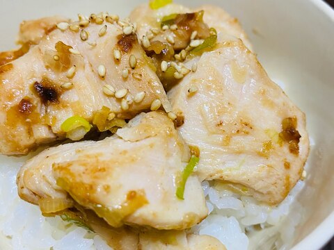 フリフリ簡単♪鶏ねぎ塩丼